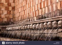 Fontana delle 99 cannelle